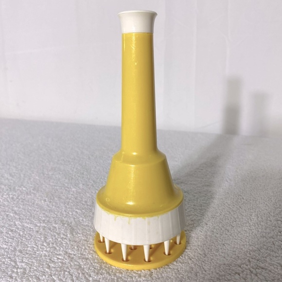 Vintage MCM Yellow Manual Spring Loaded Meat Tenderizer - Picture 5 of 12